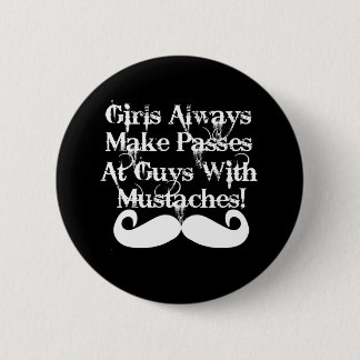 Girls always make passes... 6 cm round badge