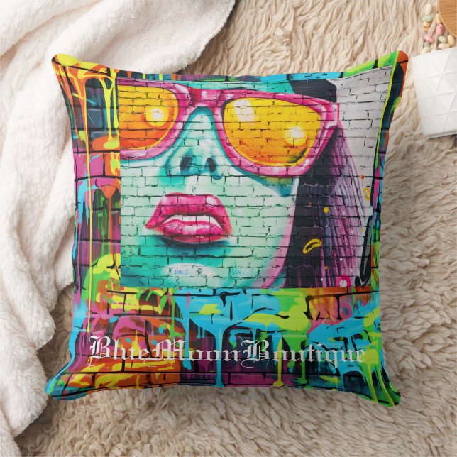 Glamour Girl Graffiti Round Pillow (Blanket)