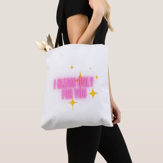 GLEAM & SHOPPING BAGS (Close Up)