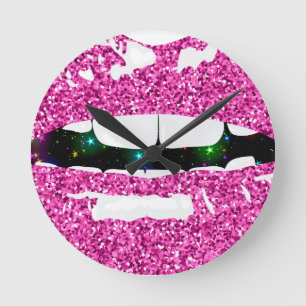 GLITTERY KISS ROUND CLOCK