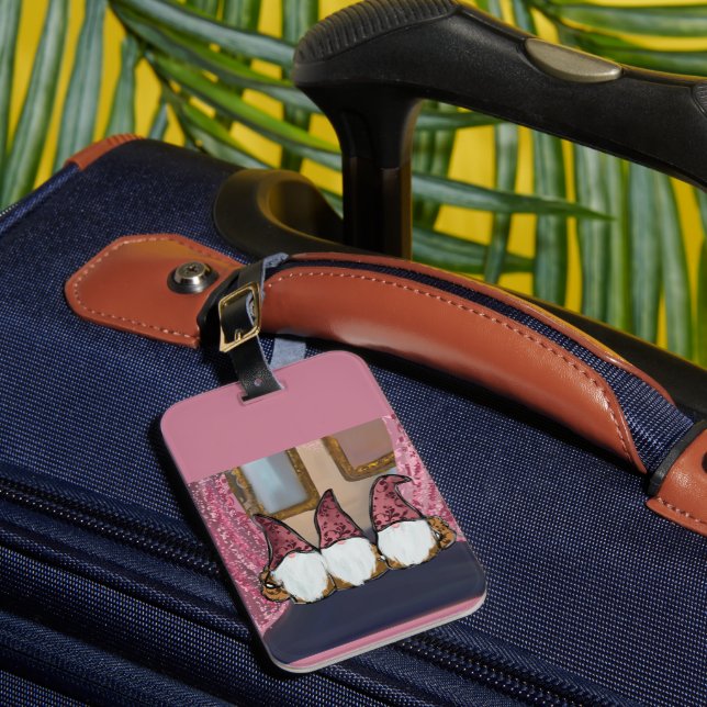  GNOMES       LUGGAGE TAG (Front Insitu 1)