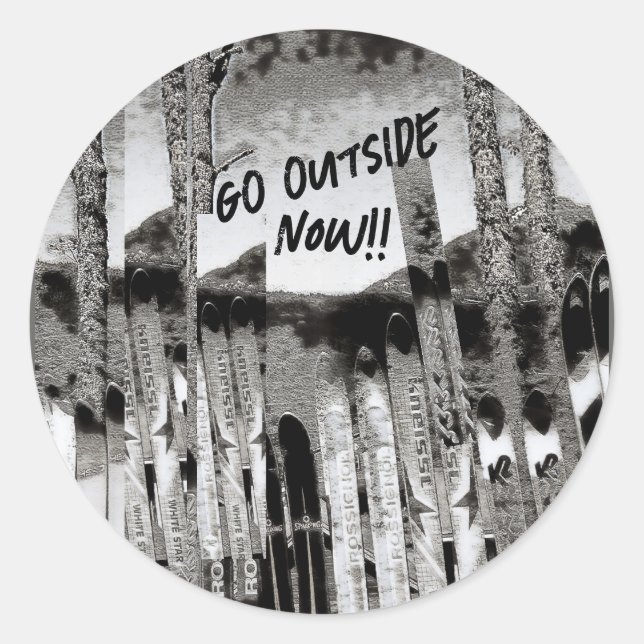 Go oUtsIdE !! Classic Round Sticker (Front)