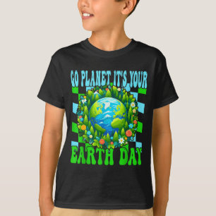 Go planet earth day cute earth nature lovers T-Shirt