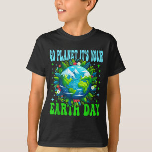 Go planet earth day cute earth nature lovers T-Shirt
