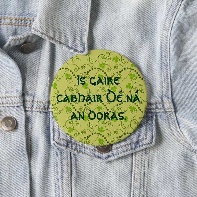 God's Help Is Nearer Than the Door 10 Cm Round Badge (In Situ)