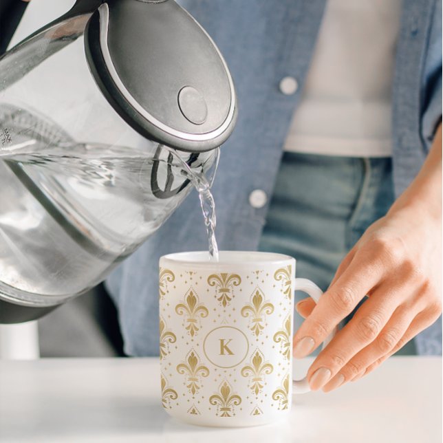 Gold and white fleur-de-lis seamless pattern coffee mug (Creator Uploaded)