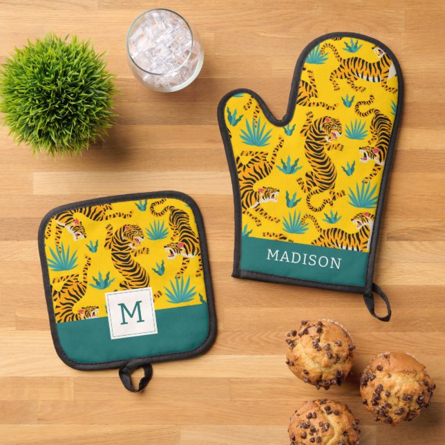 Gold Asian Tiger Pattern Oven Mitt & Pot Holder Set (Top Down)