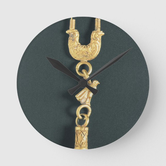 Gold earring with drop-shaped pendant in the form round clock (Front)