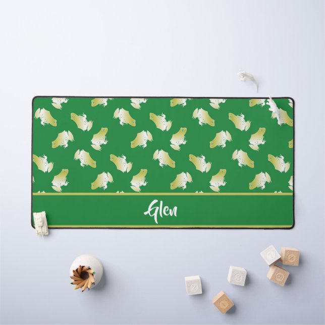 Gold frogs on green desk mat (Kids Table)