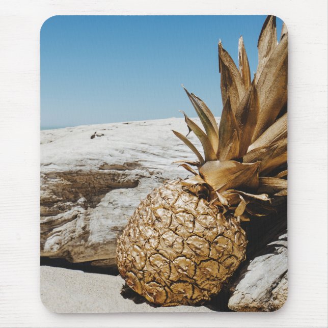 Gold pineapple on the beach mouse mat (Front)