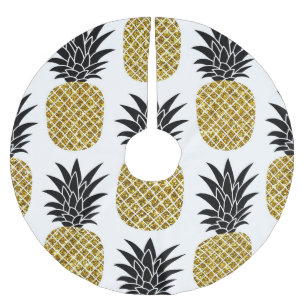 Gold Pineapples: Hand-Drawn White Seamless. Brushed Polyester Tree Skirt