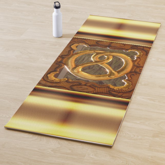 Gold pretzel yoga mat (In Situ)