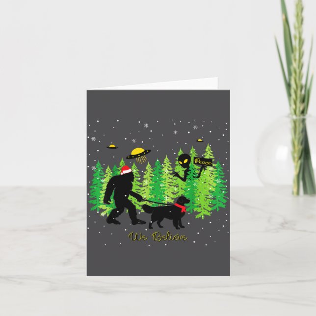 Golden Retriever Funny Bigfoot Christmas Alien Ufo Card (Front)