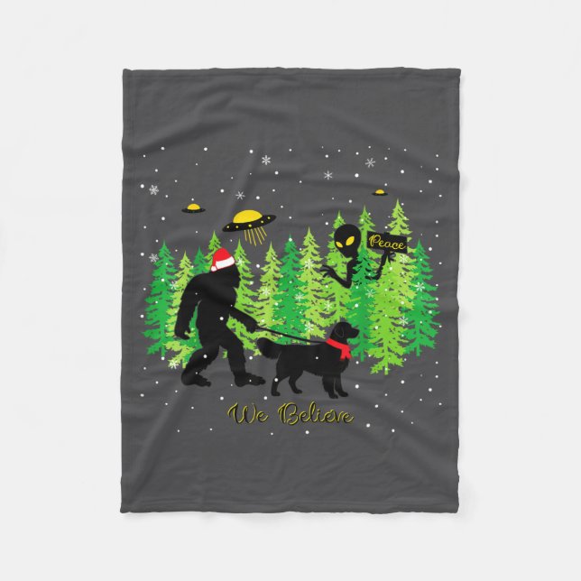Golden Retriever Funny Bigfoot Christmas Alien Ufo Fleece Blanket (Front)
