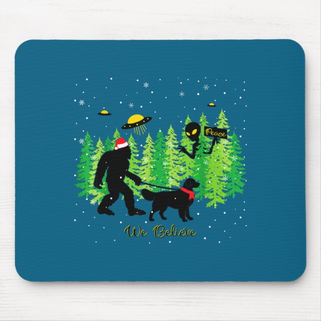 Golden Retriever Funny Bigfoot Christmas Alien Ufo Mouse Mat (Front)
