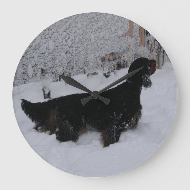 Gordon Setter in a Snowstorm Round Wall Clock (Front)