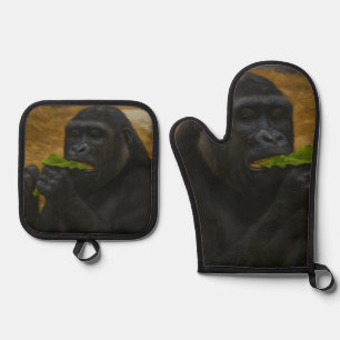 Gorilla Grace – Realistic Wildlife Portrait Oven Mitt & Pot Holder Set