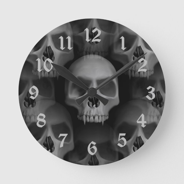 Gothic fanged skull round clock (Front)