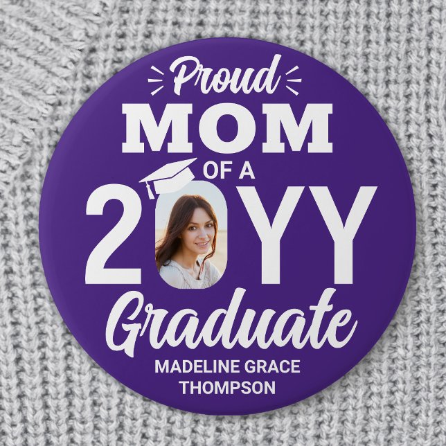 Graduate Photo Proud Mom Modern Purple and White 7.5 Cm Round Badge (Creator Uploaded)