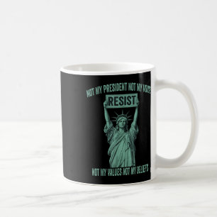 Graduate Proud Mum Of A 2025 Senior Soccer Player Coffee Mug