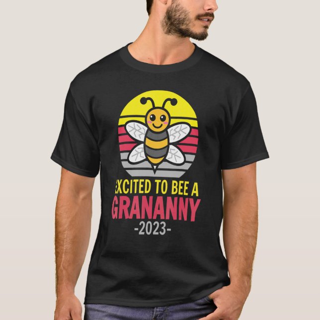Grananny 2023 Bee   Grandma Excited To Be A Granan T-Shirt (Front)