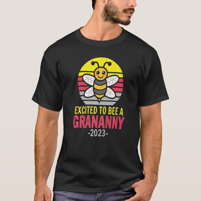 Grananny 2023 Bee  Grandma Excited To Be A Granann T-Shirt (Front)