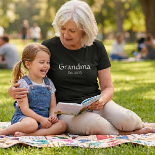 Grandma Established New Grandma Gift T-Shirt