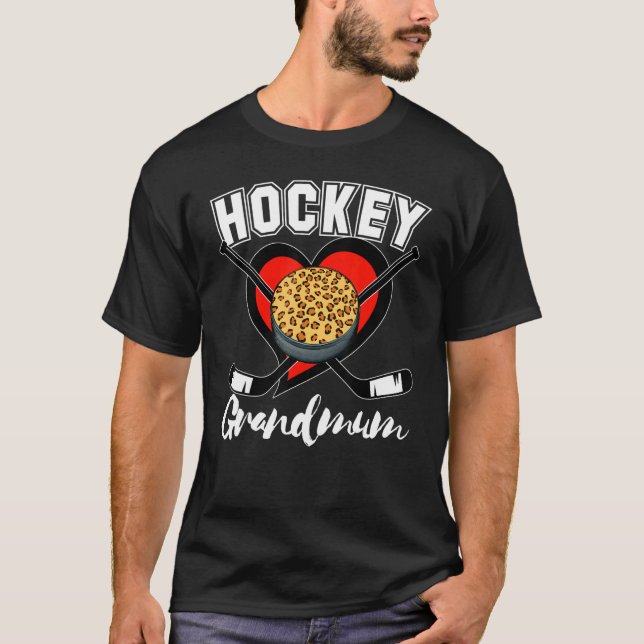 Grandmum Hockey Leopard Puck Heart Sticks Cheer Wo T-Shirt (Front)