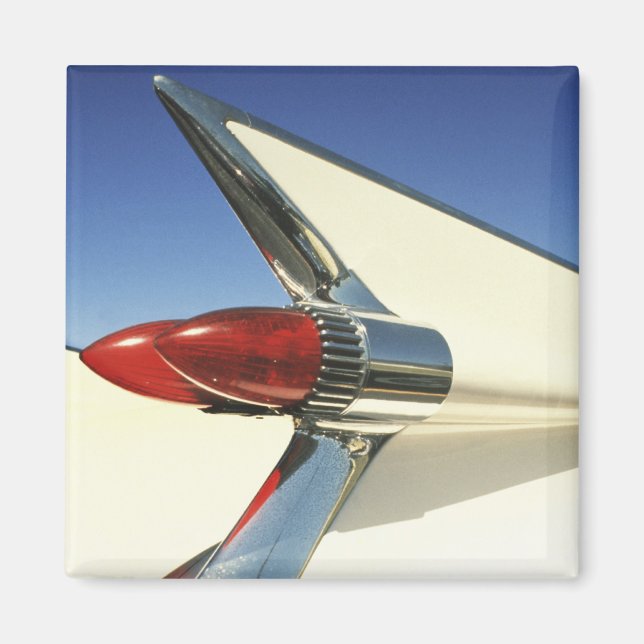 Graphic: Close-up of fin and taillight on Magnet (Front)
