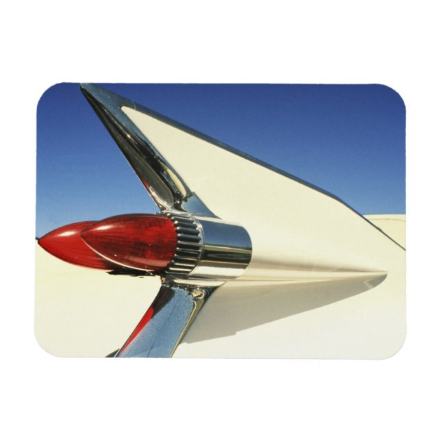 Graphic: Close-up of fin and taillight on Magnet (Horizontal)