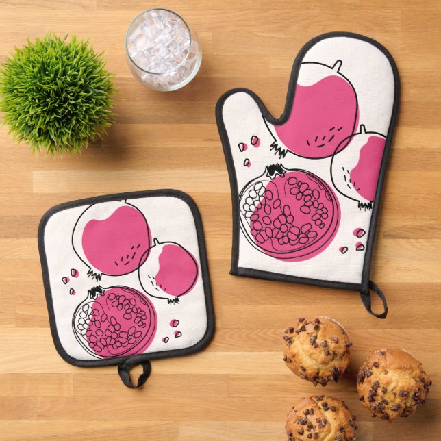 Graphic pomegranate. oven mitt & pot holder set (Top Down)