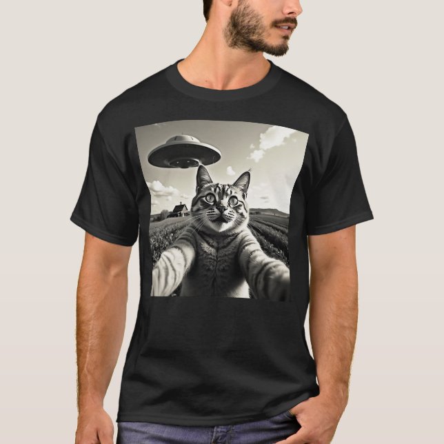 Graphic Tees For Women Men Cat Selfie with UFO Fun (Front)