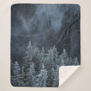 GRAYSCALE PHOTOGRAPHY OF MOUNTAIN AND TREES COVERE SHERPA BLANKET
