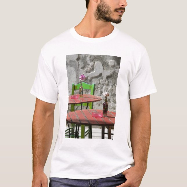 GREECE, CRETE, Hania Province, Hania: Colourful 2 T-Shirt (Front)