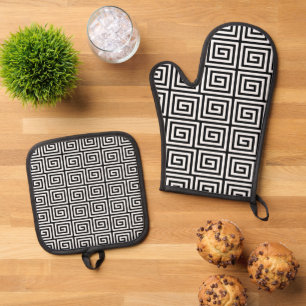 Greek Key Pattern Oven Mitt & Pot Holder Set