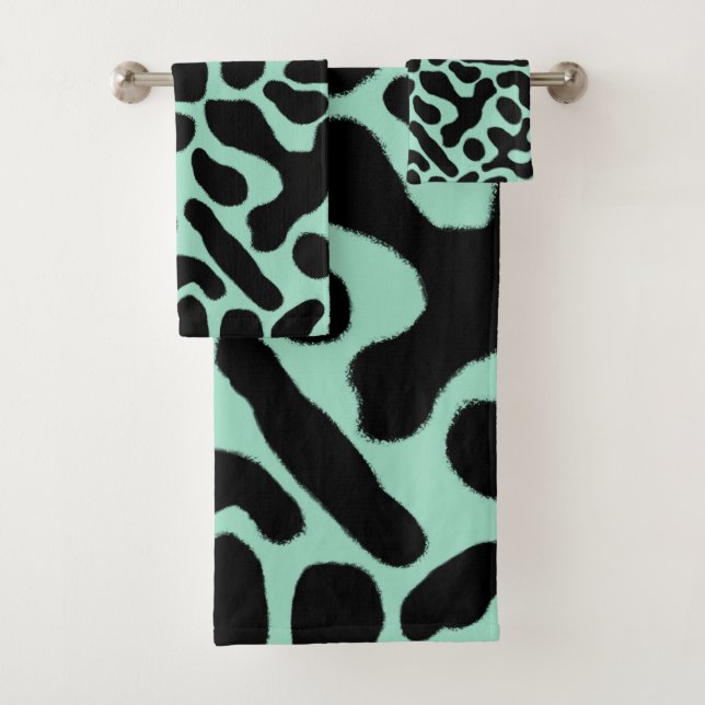 Green and Black Poison Dart Frog Bath Towel Set (Insitu)