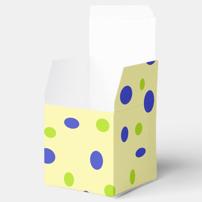 Green and blue dots on yellow favour box (Opened)