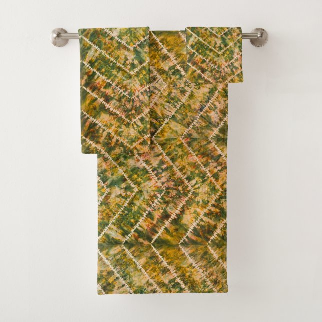 Green and Gold Tie Dye Chevron Pattern Bath Towel Set (Insitu)