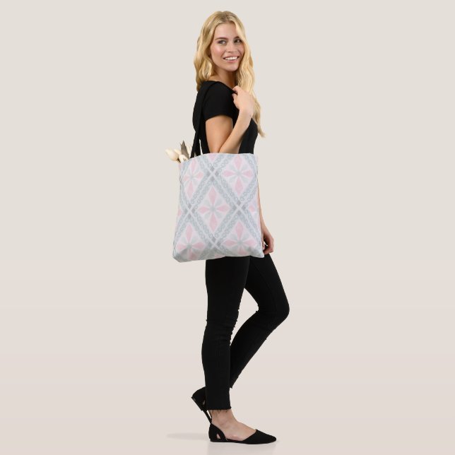 Green and pink pastel diamond pattern tote bag (On Model)