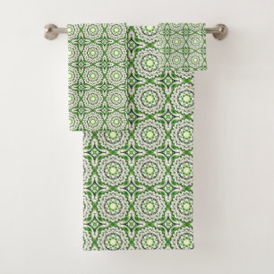 Green and white geometric patterned bath towel set