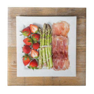 Green asparagus with ham and strawberries tile