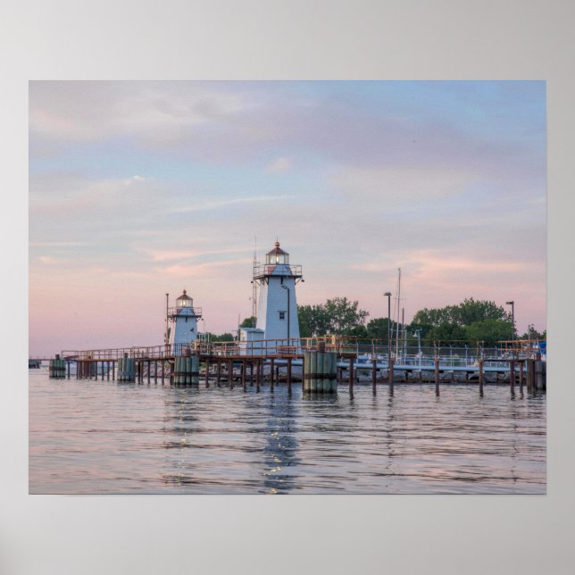 Green Bay Harbour Entrance Lighthouse Poster (Front)