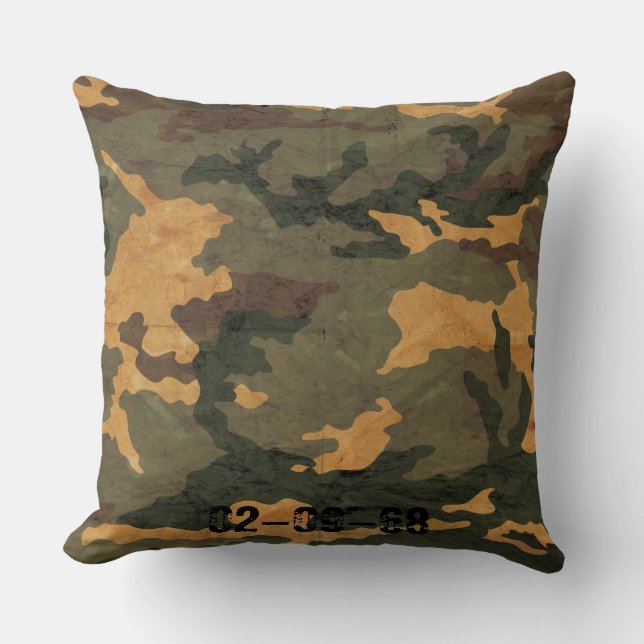 Green camouflage pattern vintage 2020 cushion (Front)