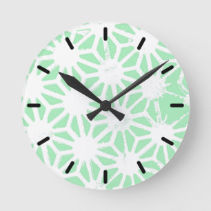 Green geometric pattern round clock