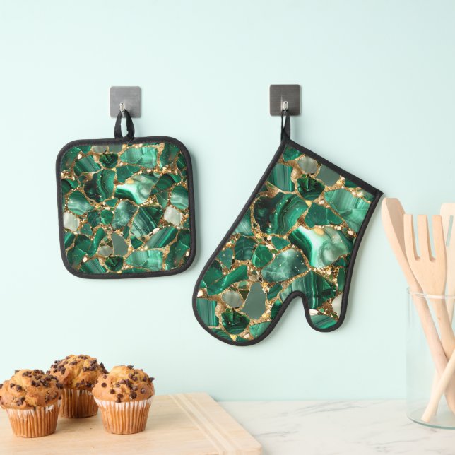 Green Jasper and Gold Oven Mitt & Pot Holder Set (Insitu(Hanging))