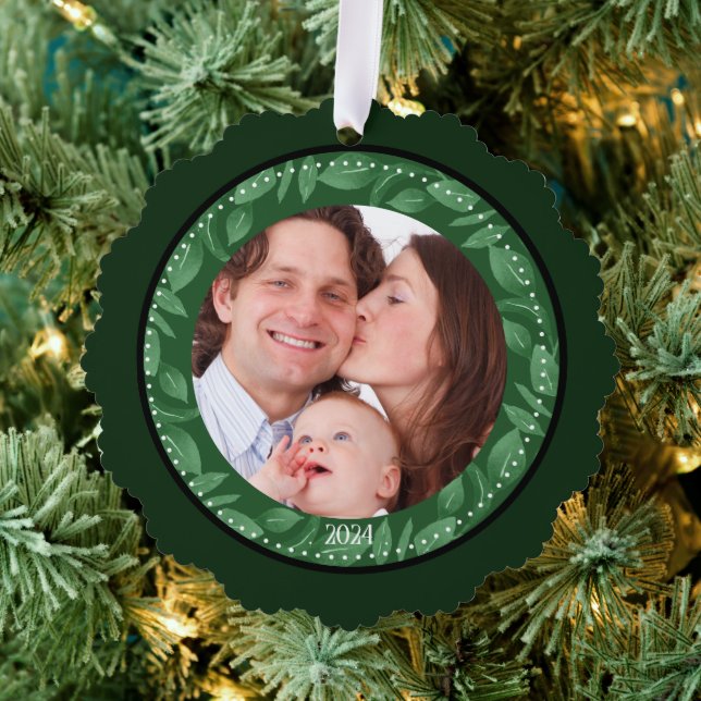 GREEN Leaf Wreath Family Photo Custom Tree Decoration Card (Insitu (Tree))