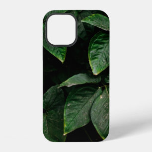 GREEN-LEAFED PLANT ON FOCUS PHOTOGRAPHY iPhone 12 CASE