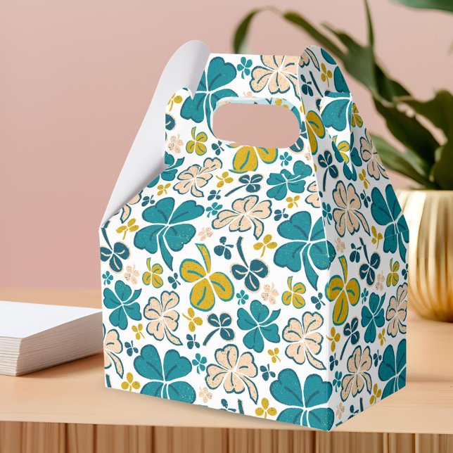 Green Lucky Shamrocks Clover St. Patrick`s Day Favour Box (Creator Uploaded)