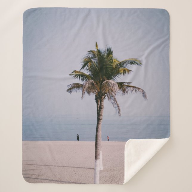 Green palm tree on seashore sherpa blanket (Front)