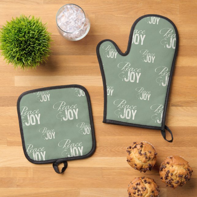 Green Peace and Joy Oven Mitt & Pot Holder Set (Top Down)